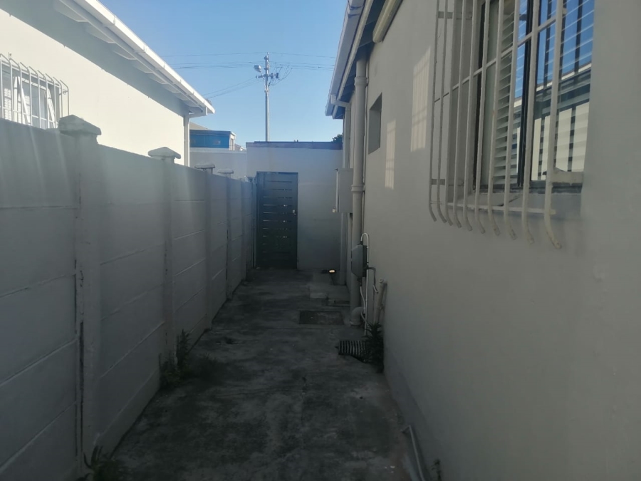 To Let 2 Bedroom Property for Rent in Athlone Western Cape